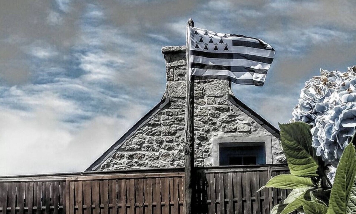 Lannilis Cottage | - Ti Nominoë Cottage -