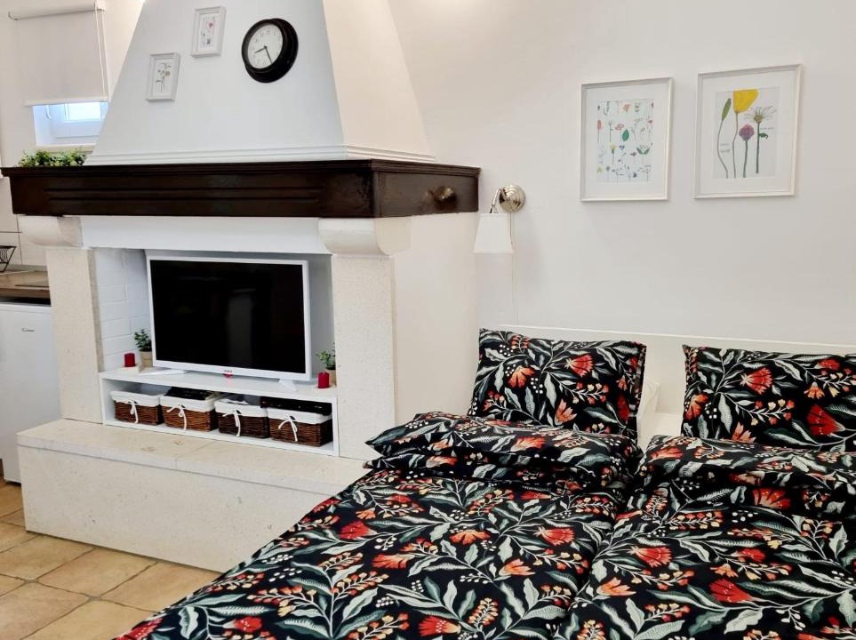 Cove Tri Zala (Zrnovo) Apartment | Tianri