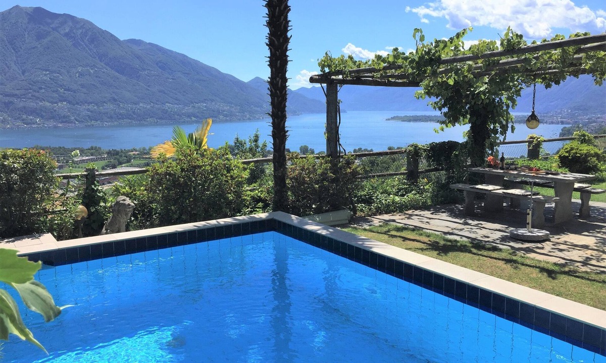 Gordola House | Ticino holiday house with great panoramic view, private pool, garden and pergola