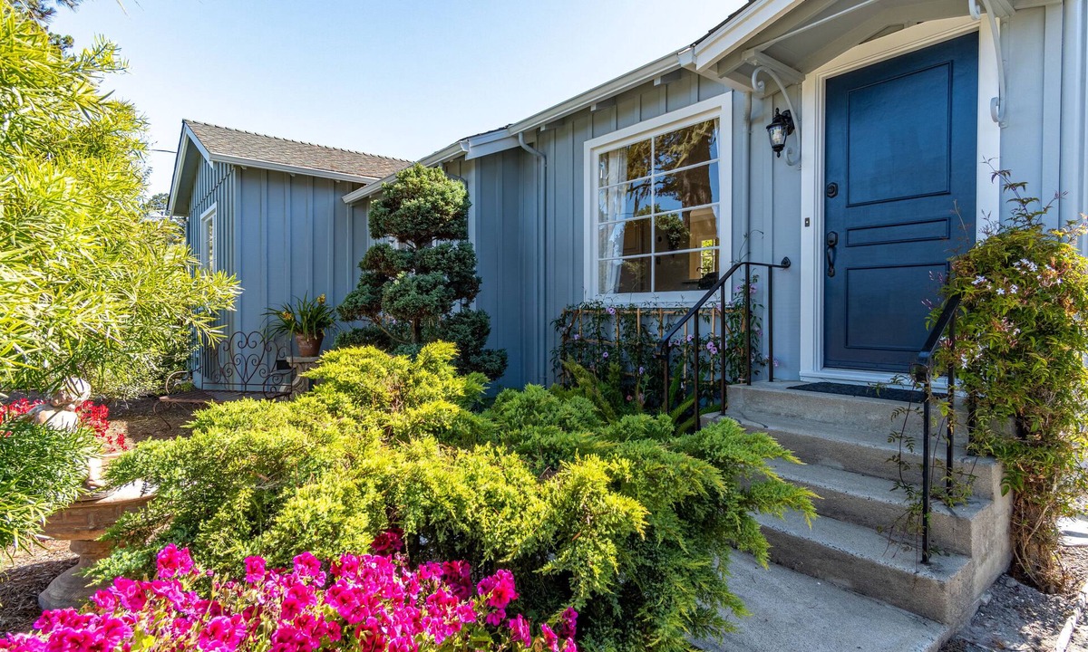 Northeast Carmel Cottage | Tick-Tock Cottage