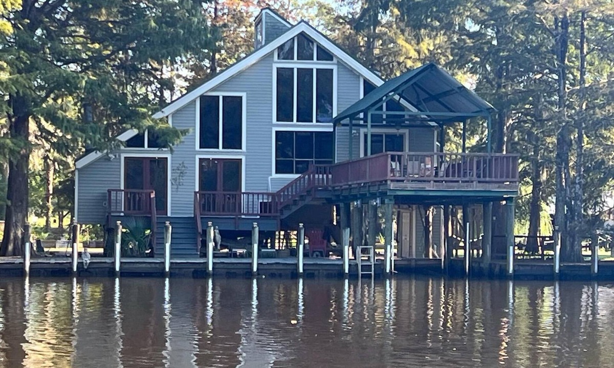 Killian House | Tickfaw River House - sleeps 8- has 5 beds