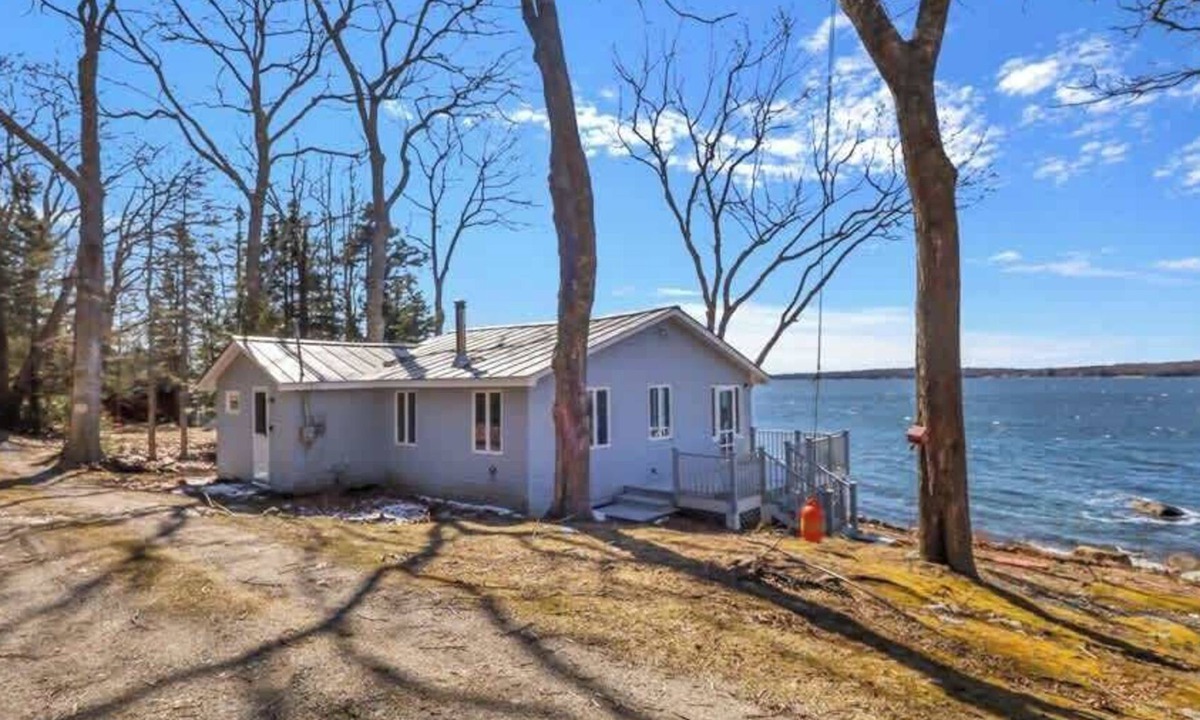 Surry House | Tide's Edge-New Oceanfront!