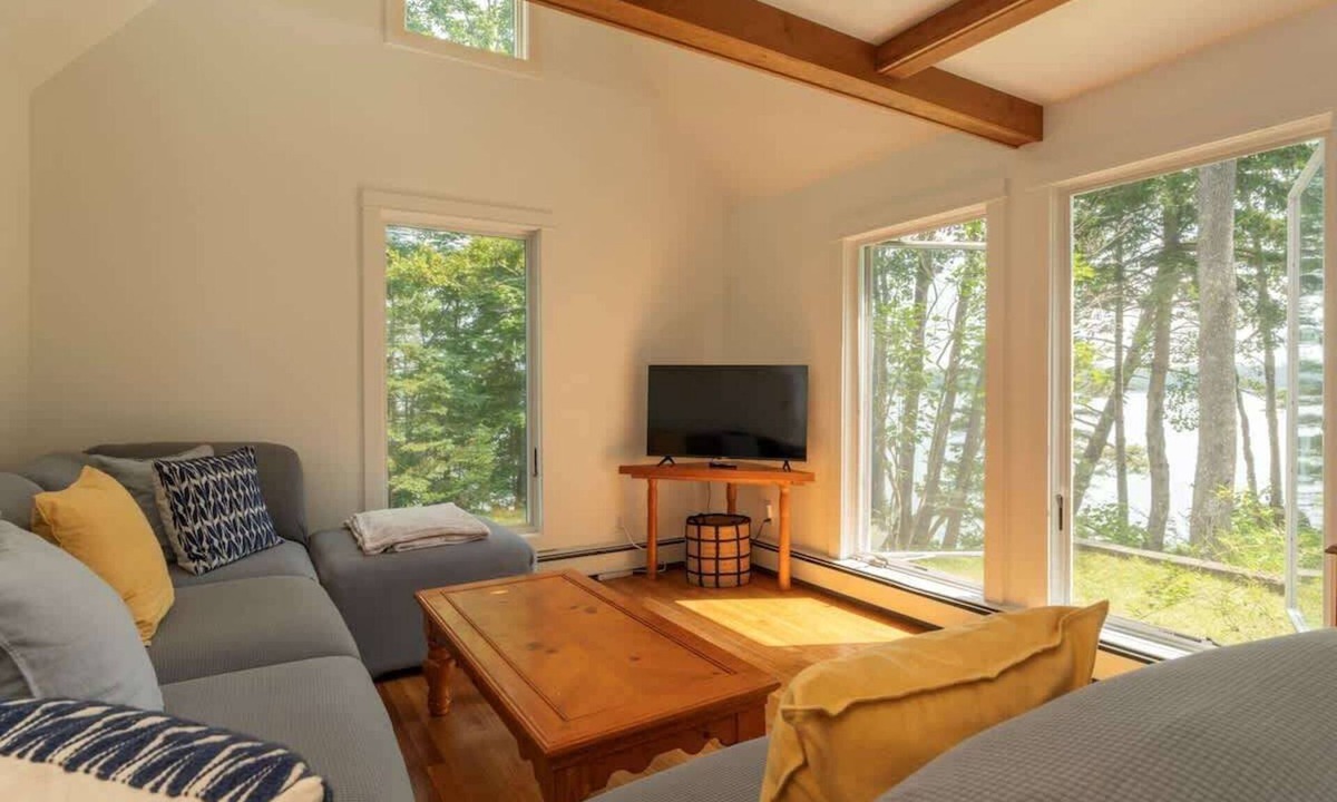 Blue Hill House | Tide's Rest-Oceanfront sleeps 6!