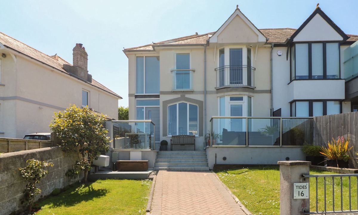 Treator House | TIDES, family friendly, luxury holiday cottage in Padstow
