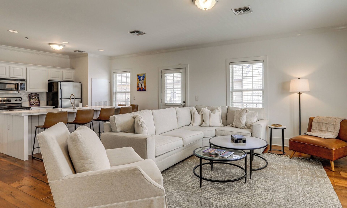 Highlands - Perkins Condo | Tiger Condo at LSU! Walk to Tiger Stadium & PMAC