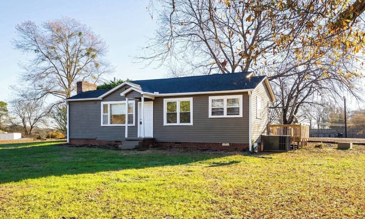 Central House | Tiger's Refuge 2br/1ba home 10 min. from Clemson U