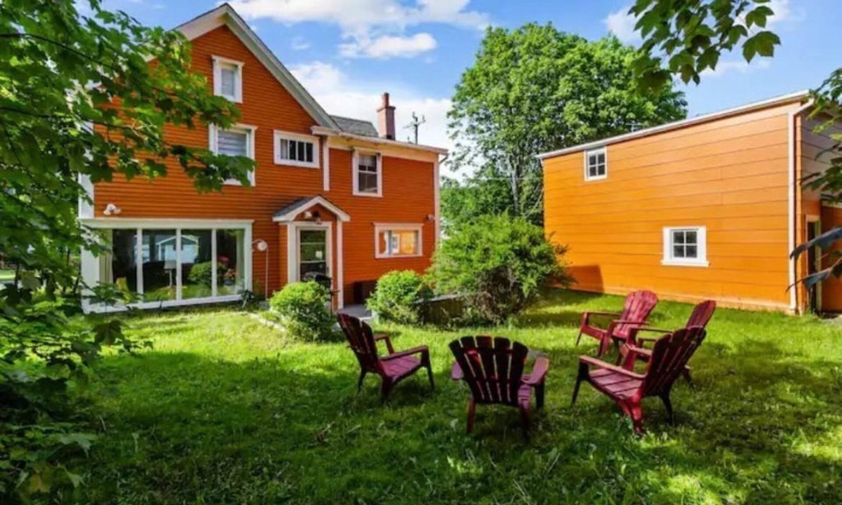 Carbonear House | Tighnamara | 4BR Spacious Coastal Stay for Groups