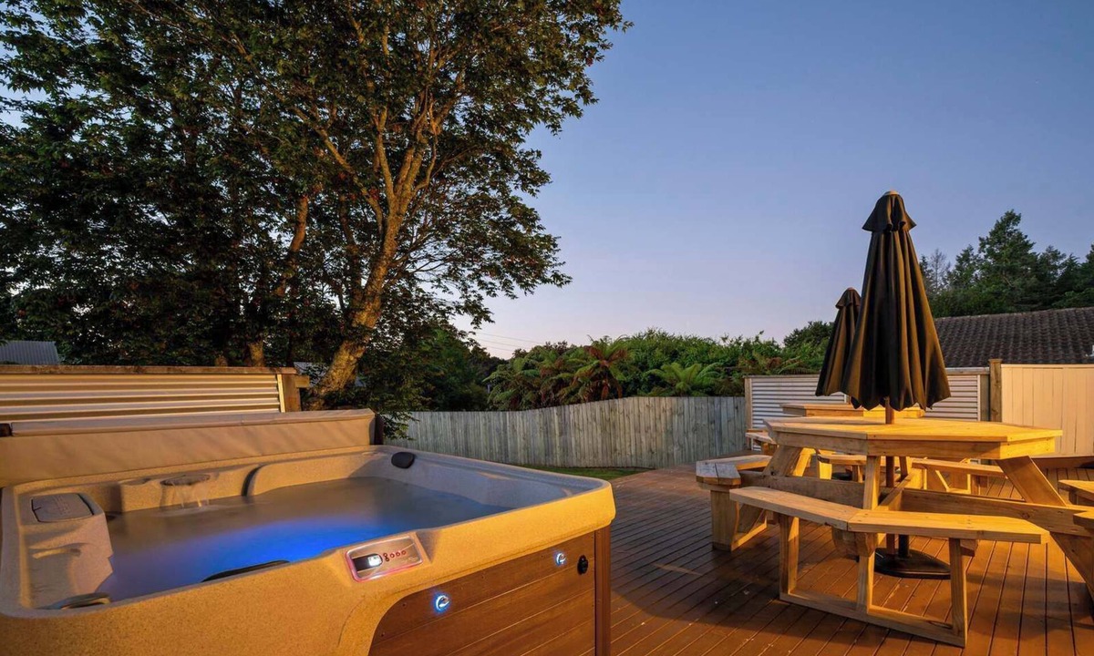 Springfield House | Tihi Time - Great Deck, Spa Pool & Games Room