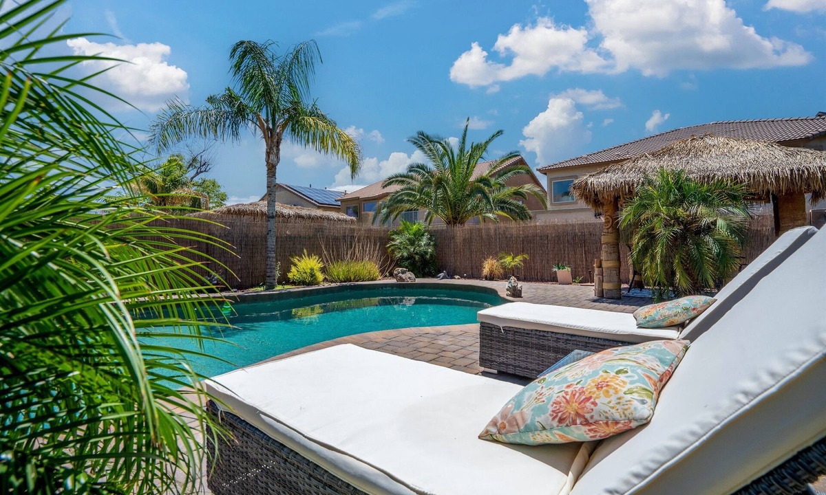 Cottonflower House | Tiki Bar & Heated Pool | Relax & Unwind