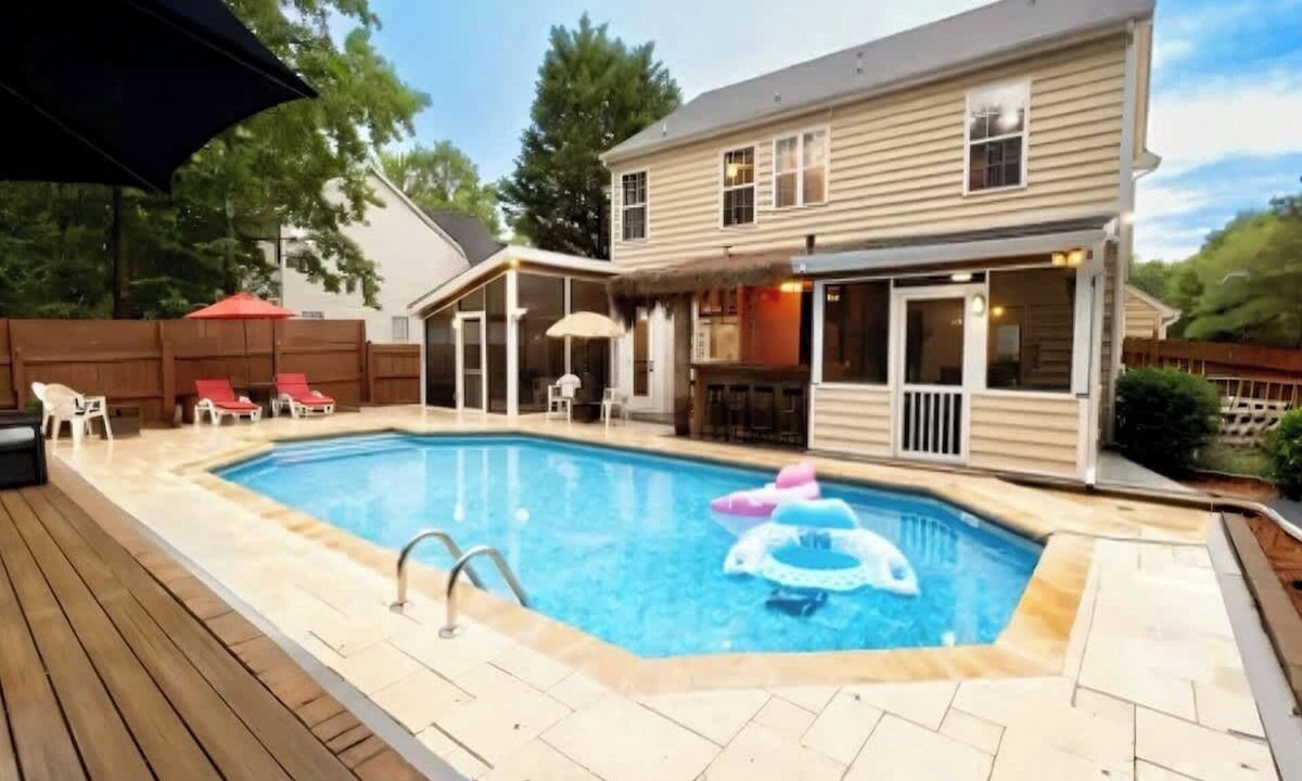 Charlotte House | Tiki Hut: Bar, Kitchenette, Grill, Firepit at Pool