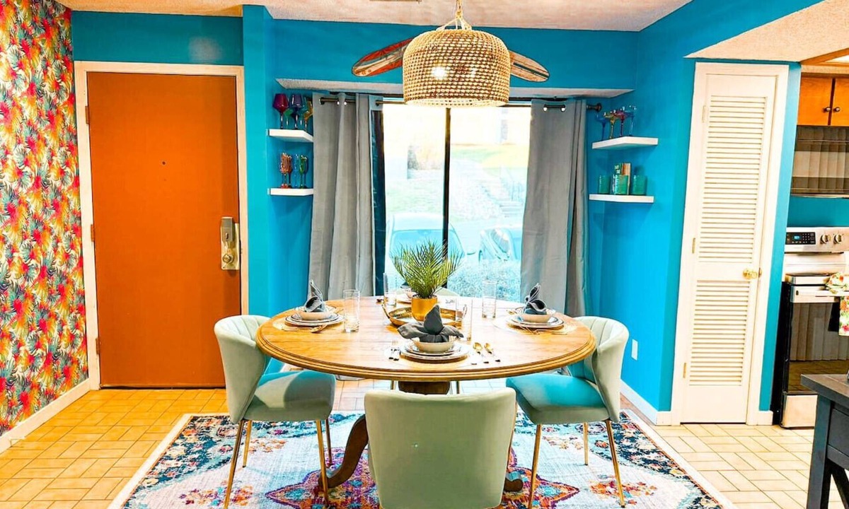 Lake Ozark Condo | Tiki Time-2BD/2BA/Pools/Grill/Patio-Four Seasons