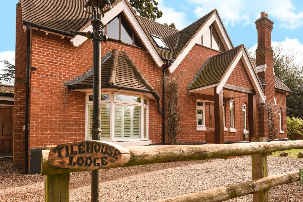 Uxbridge House | Tilehouse lodge