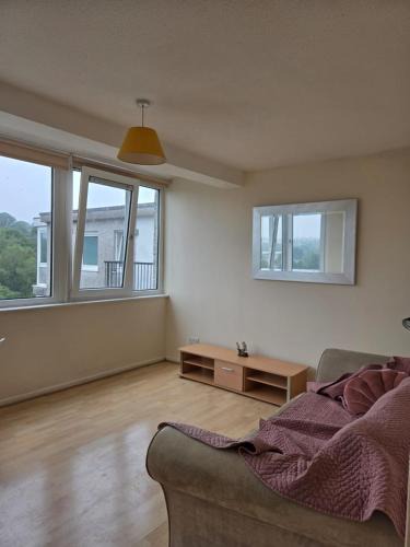 Salford Apartment | Tilehurst