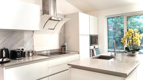 Tilehurst House | Tilehurst Villa