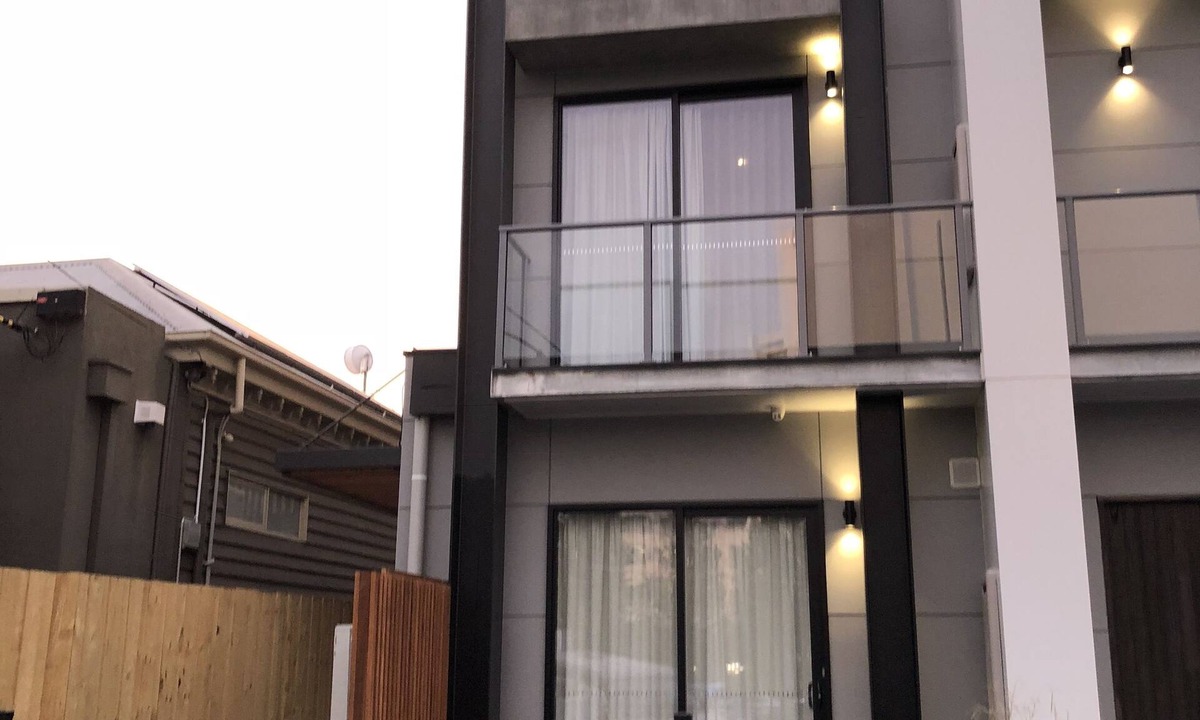 Geelong Apartment | Timber Door Luxury Accommodation Geelong