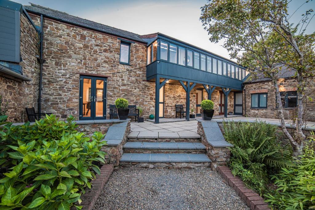 St Brides House | Timber Hill - Parkfields