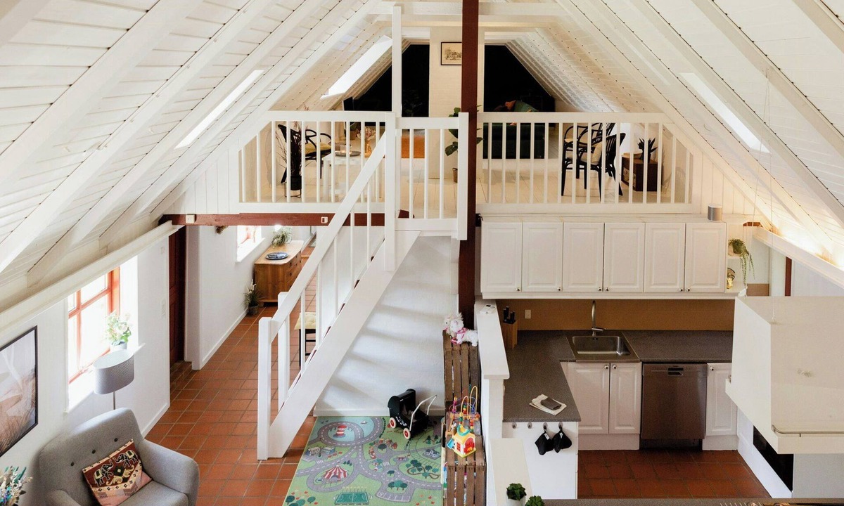Hals House | Timber house with sauna and activity room