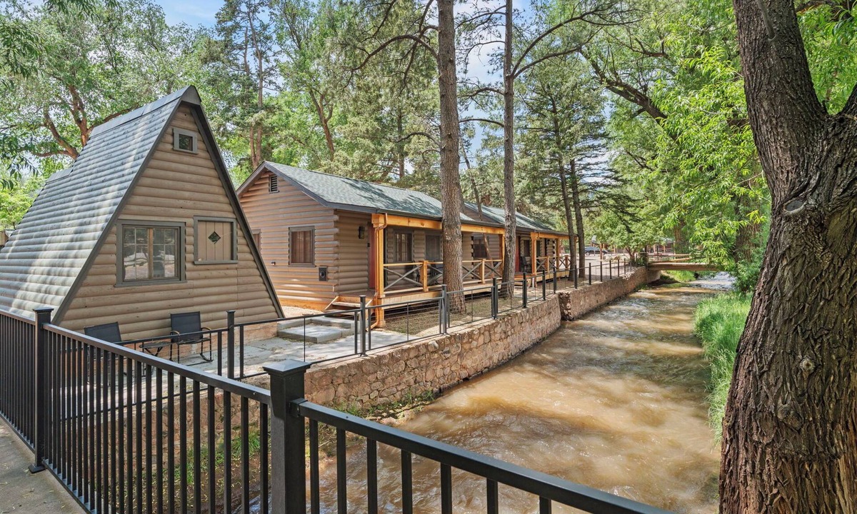 Colorado Springs Cabin | Timber Lodge Cabins 32