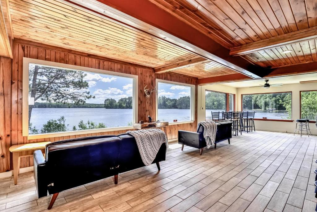 Rhinelander House | Timber Lodge Retreat