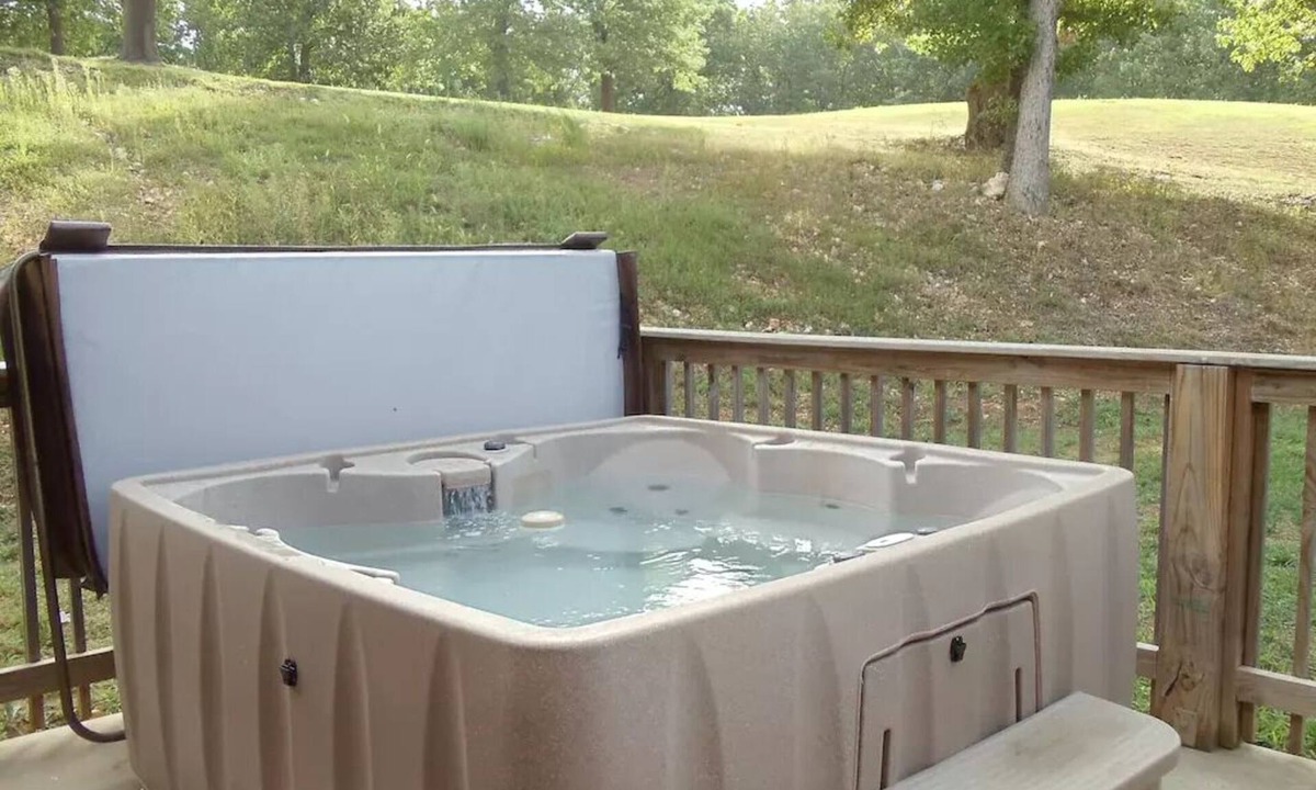 Ridgedale Cabin | Timber Mountain Lodge, Private Hot Tub .1 Mi to Thunder Ridge; 10 min Branson