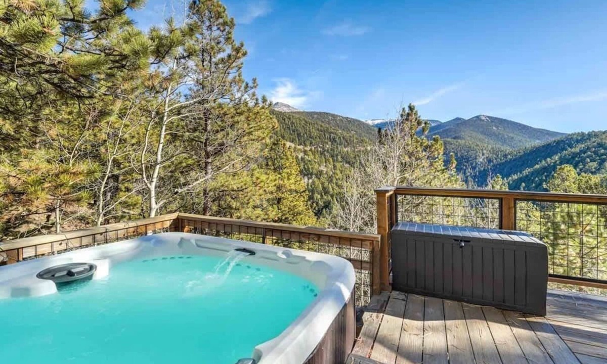 Rainbow Valley Cabin | Timber Peak Cabin! Hot Tub,BBQ & Scenic Views!