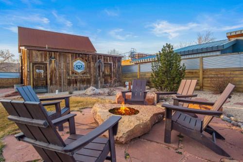 Kanab House | Timber & Tin E 2Bed 2Bath w Pool & Rooftop Deck