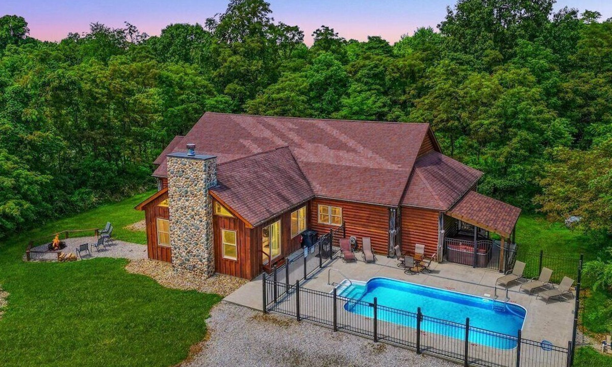 Rockbridge Cabin | Timber View | Hocking Hills, Pool, Lodge, Pets
