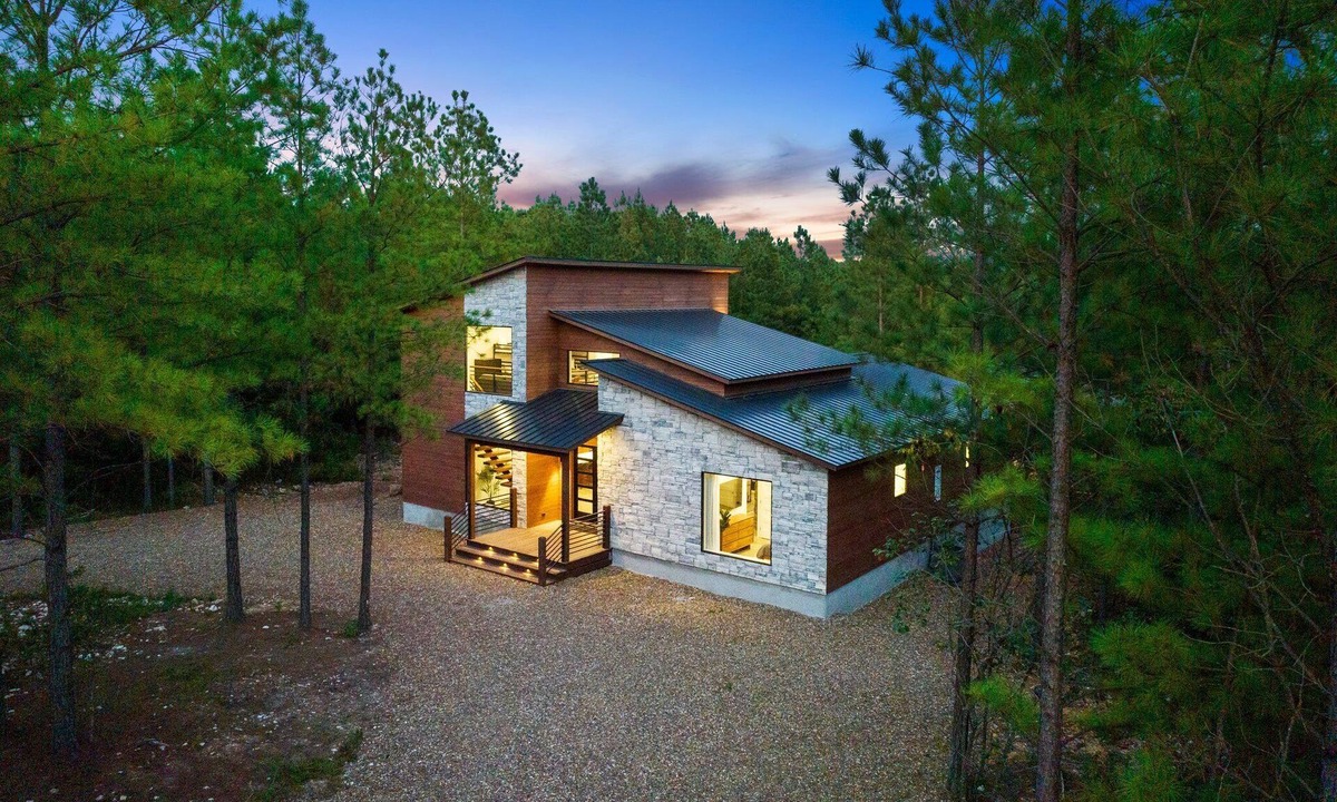 Hochatown Cabin | Timberstone: Modern—Incredible Gameroom & Backyard—A+ Location—EV Charger—75" TV