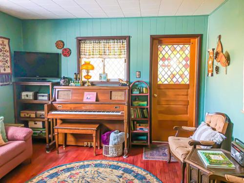 Gwinn House | Time Capsule Holiday House