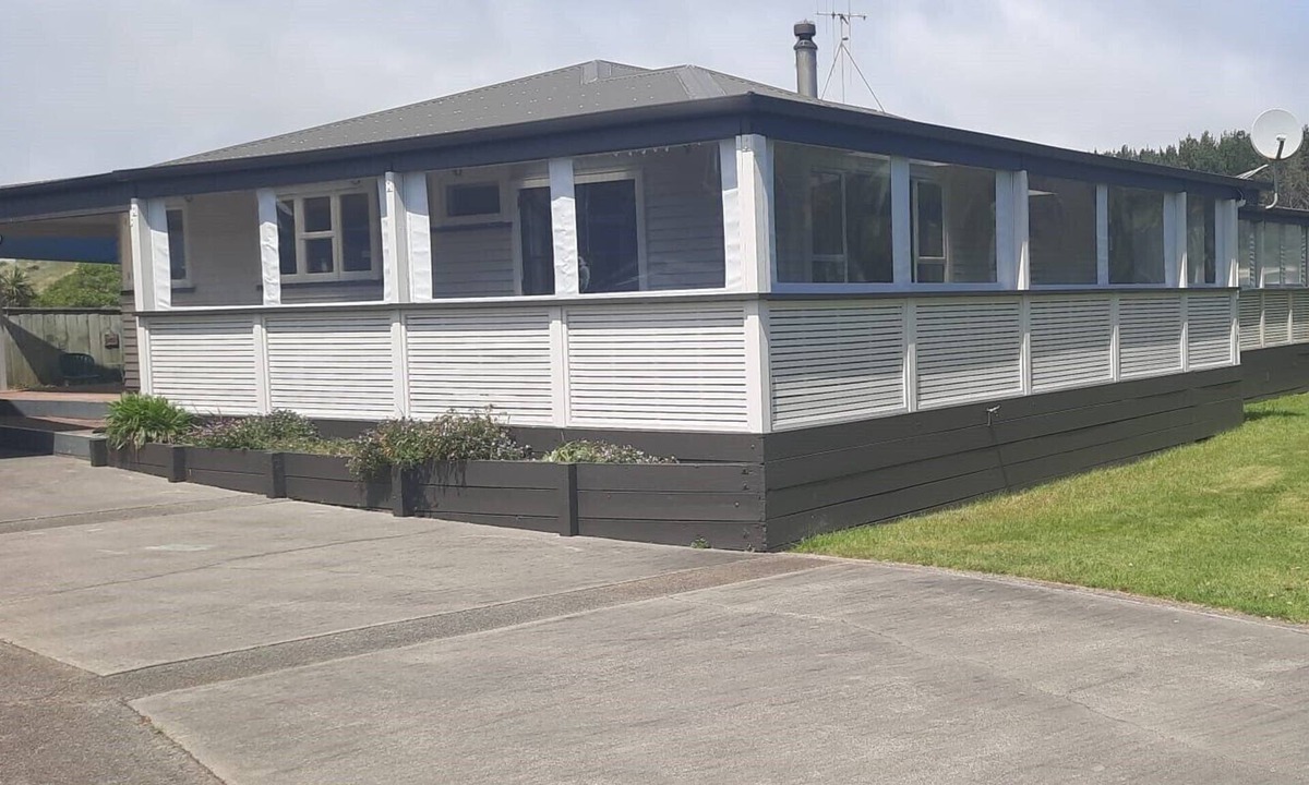 Waitarere Beach House | Time & Tide Holiday Stay