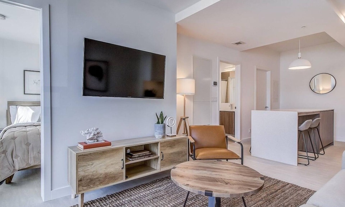 Hillhurst Condo | Timeless & Contemporary Condo in Kensington with Large Patio