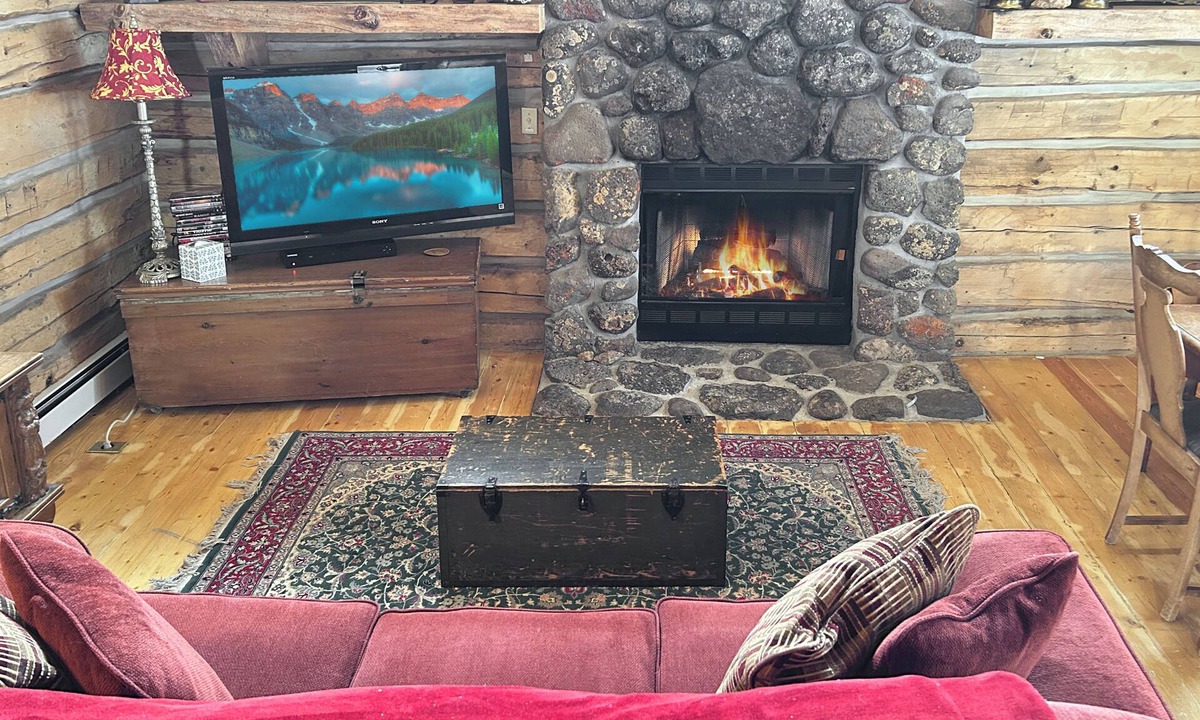 Mesa Cabin | Timeless Creekside Cabin: Views & Wildlife