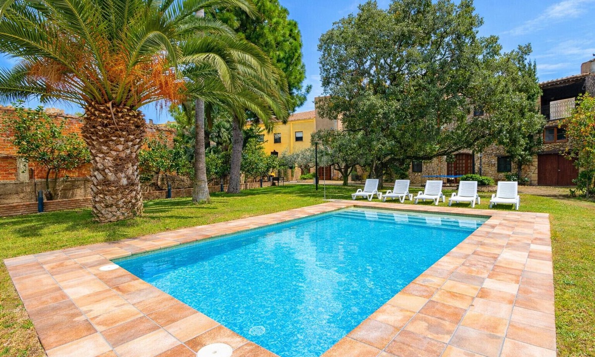 Santa Oliva Villa | Timeless Elegance near Barcelona, 14 min to beach