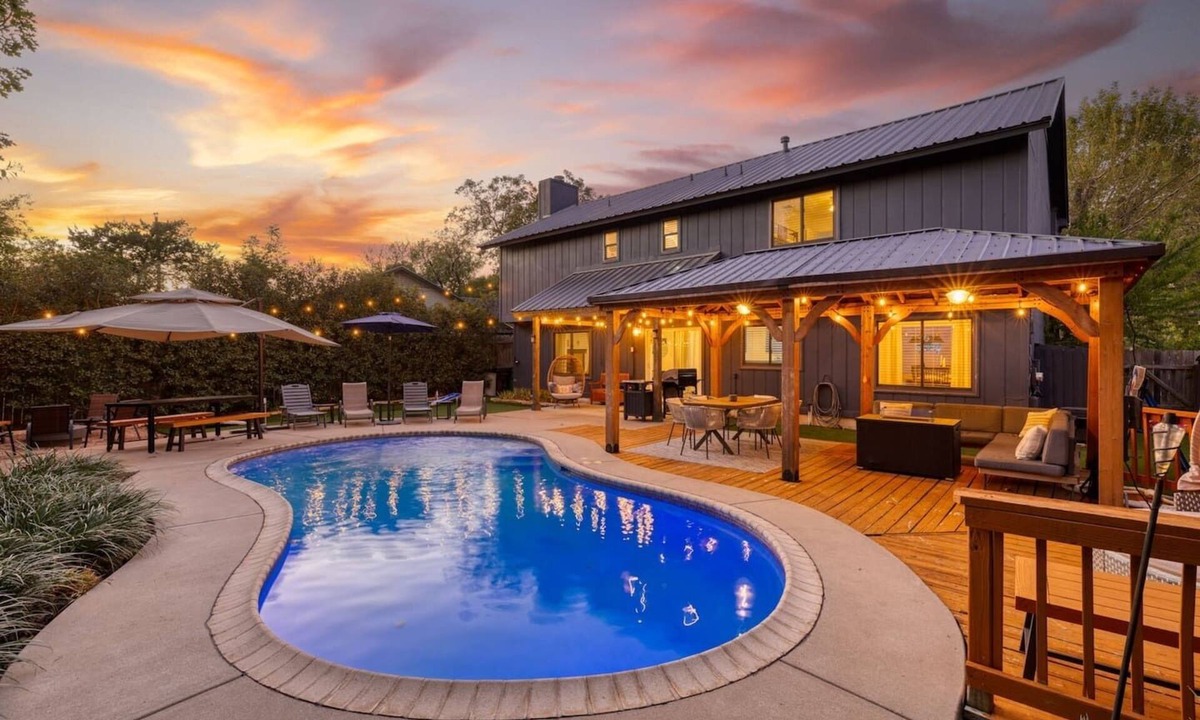The Hermitage House | Timeless-Texas-Inn Heated Pool Oasis LUX Vibe