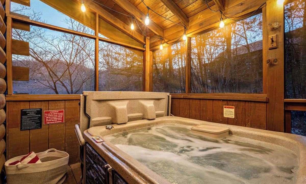 Pigeon Forge Cabin | Timeless Tranquility-Screened Hot Tub-5 Min to Parkway-Pet Paradise-Dog Run!