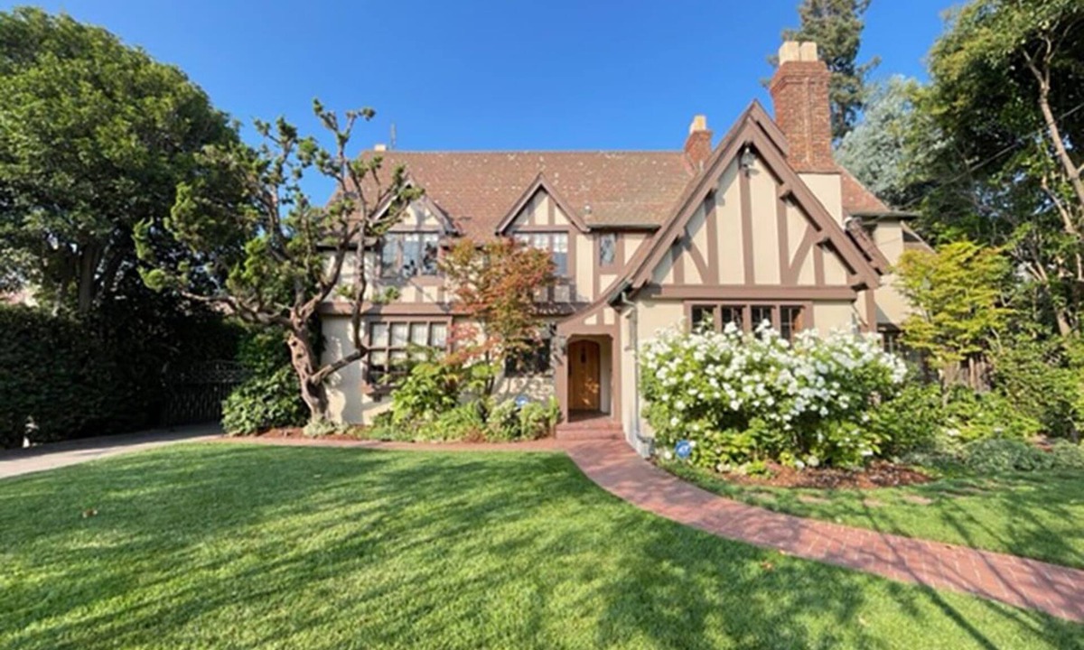 San Jose House | Timeless Tudor With Game Rooms & Hot Tub!