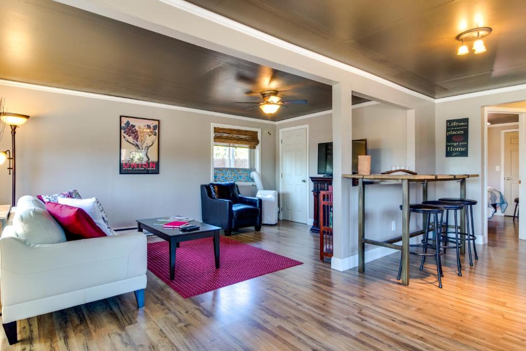 Dundee House | Tina's Cottage