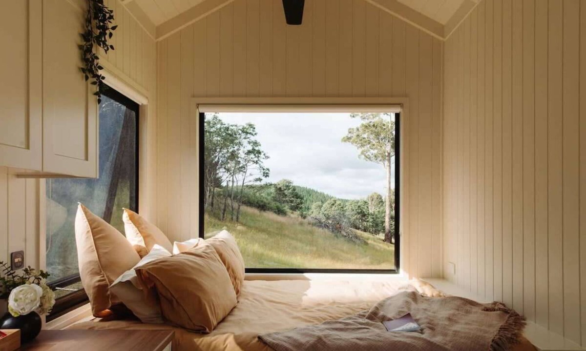 Shooters Hill Cabin | Tiny Akira Summary: R