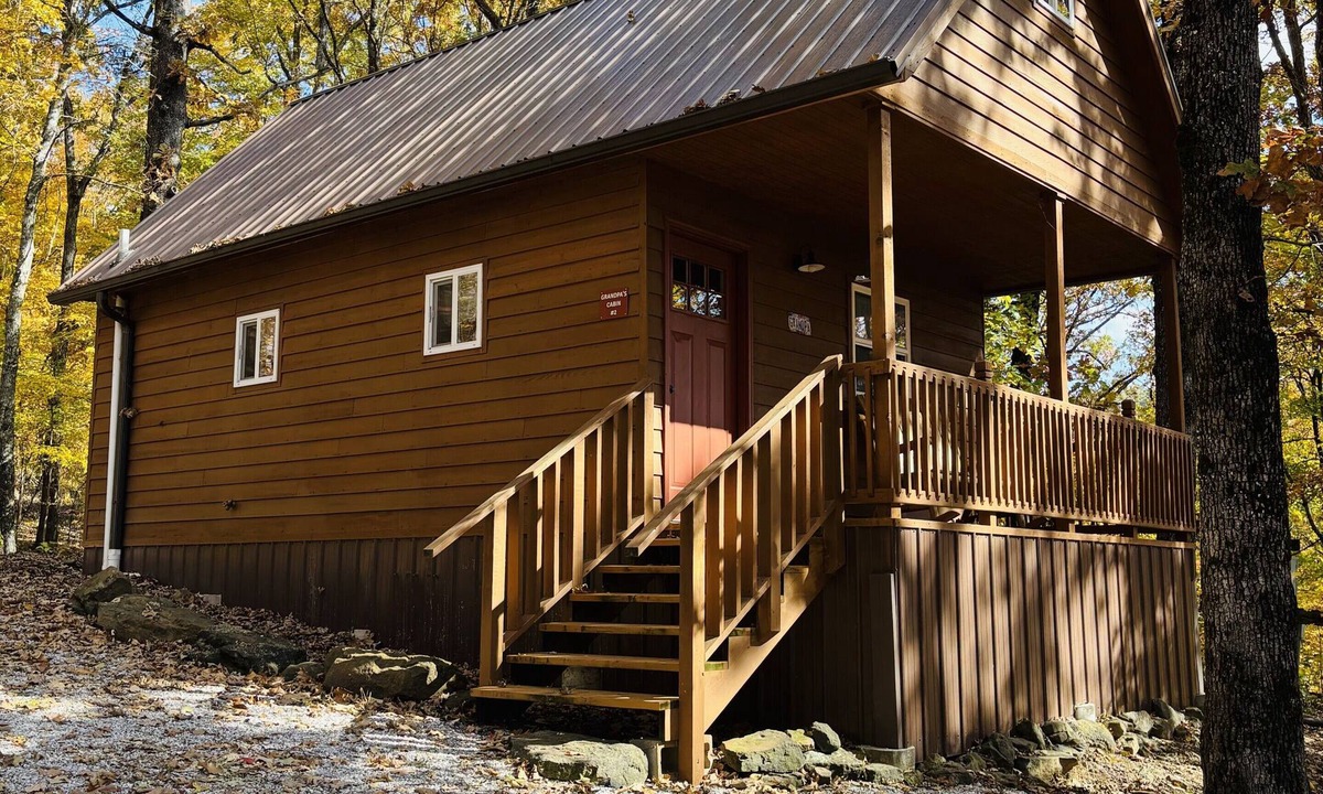 Winslow Cabin | Tiny cabin in a little woodland village with pond access