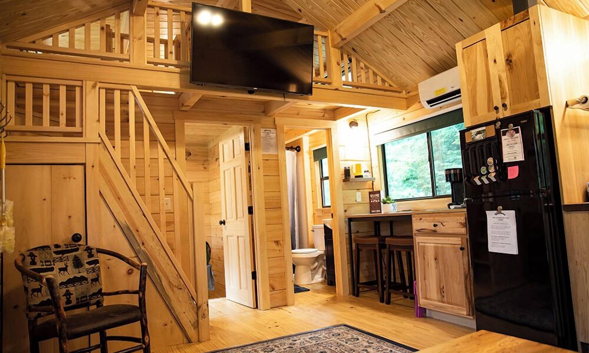Bath Cabin | Tiny Cabin Ready for Adventure!
