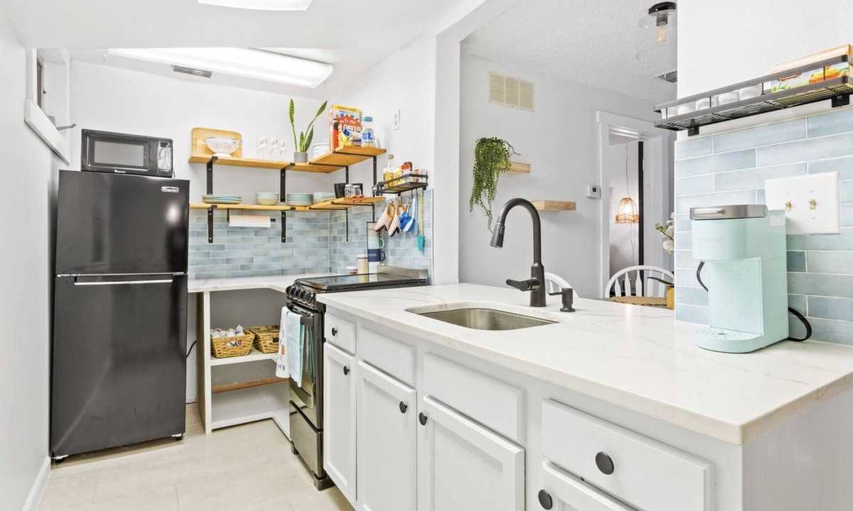 Clearwater Cottage | Tiny Cottage nLocation, Location, Location.n
