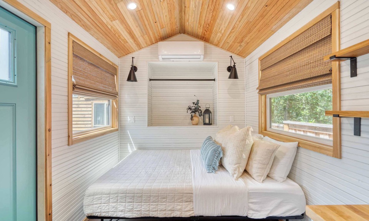 Hosford-Abernethy House | Tiny Farmhouse - Walk to Local Shops & Restaurants