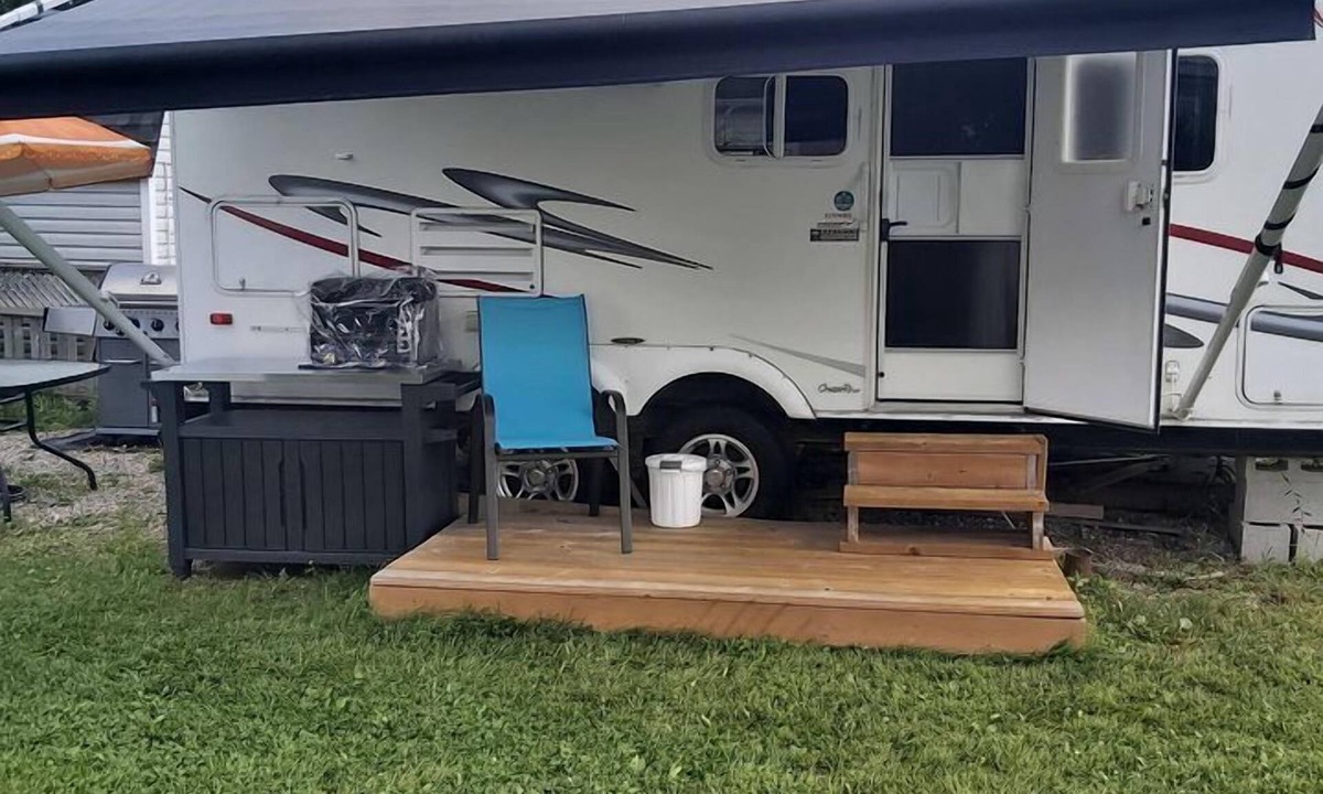 Centre Wellington House | Tiny Glamping Caravan with BBQ Area Ideal for Grand River Camping in Belwood