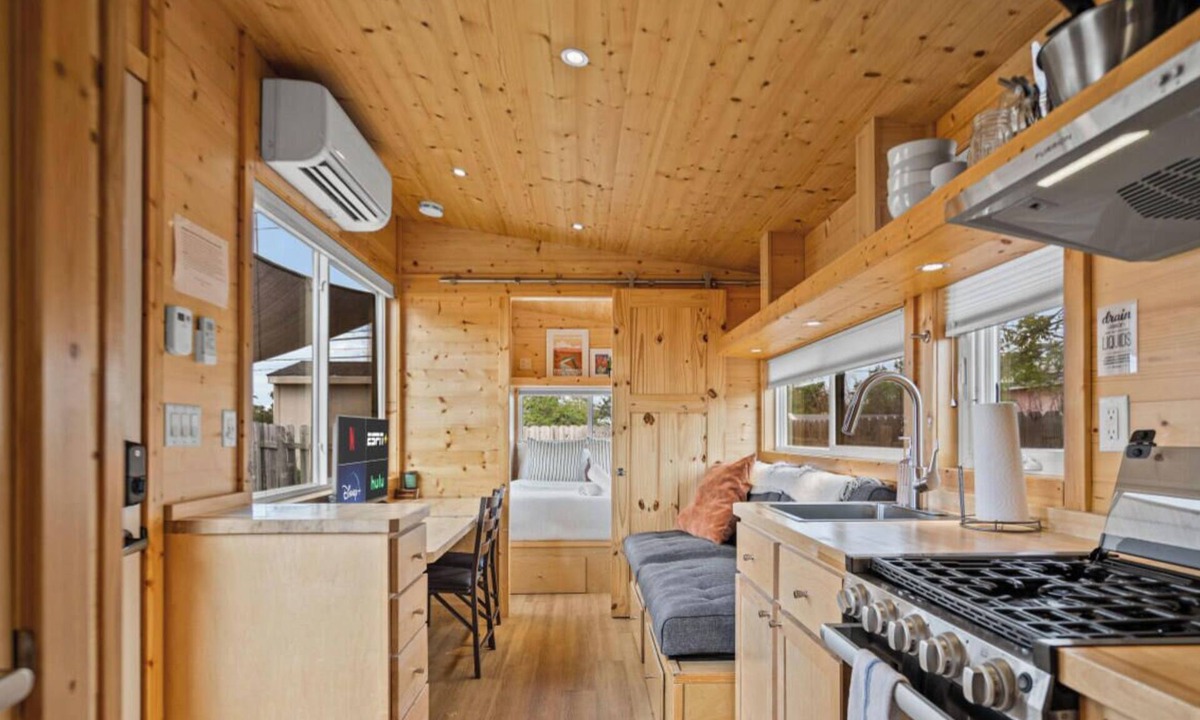 East MLK House | Tiny Home, Big Comfort - E Austin Escape w W/D Mins to DT & Lady Bird Lake