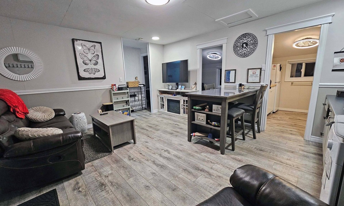 Gloucester County House | Tiny Home| Full Kitchen | Sleeps 4 + Work Desk. Relax, explore Acadian Peninsula