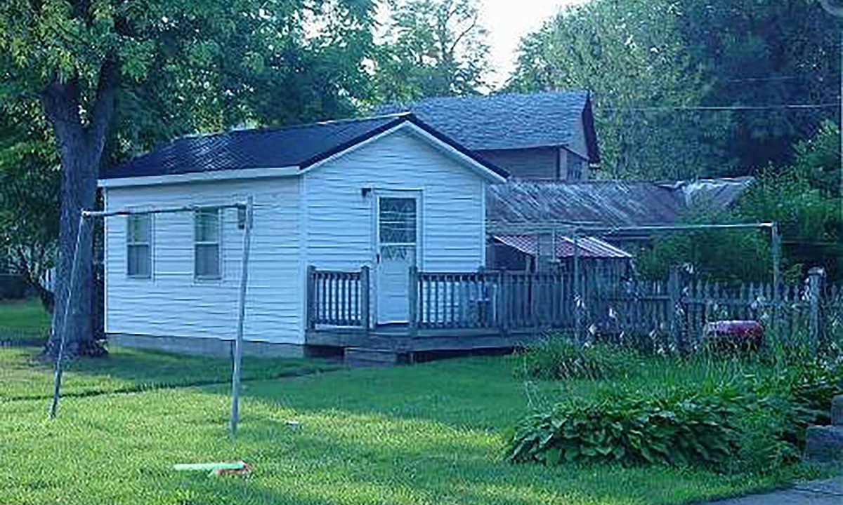 Swengel Cottage | Tiny Home Hideaway in Millmont, PA