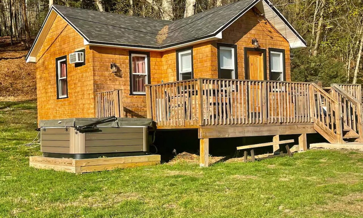 Ellenville Cabin | Tiny Home, King Bed & Hot Tub, Unit B
