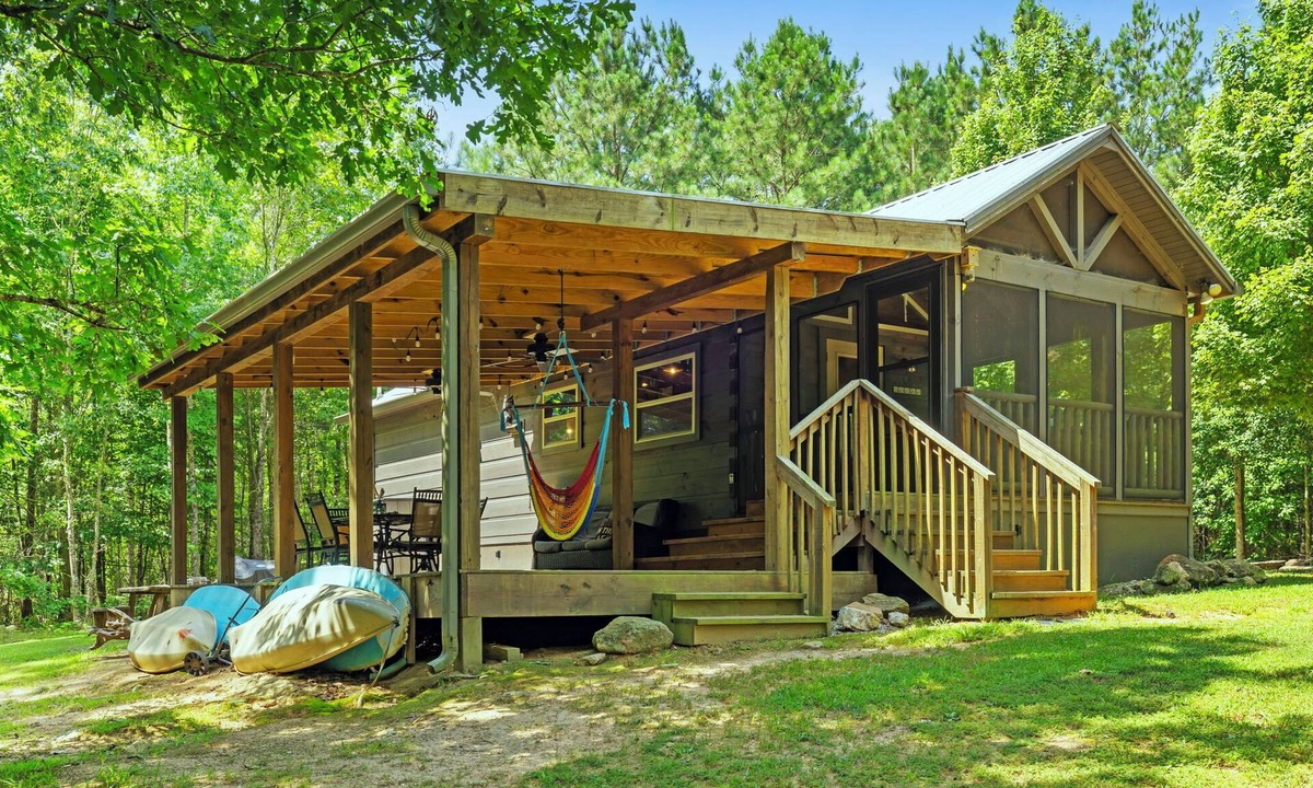 Elberton Cabin | Tiny Home on 26 Private Lake Front Acres