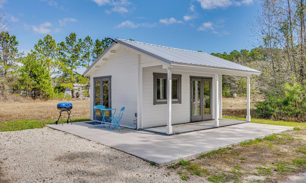 Yulee Apartment | Tiny Home on Working Farm Near Amelia Island!