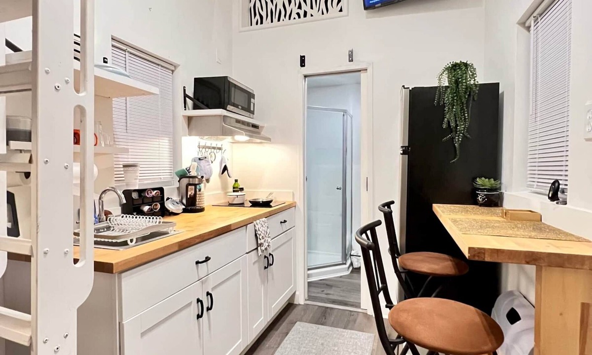 Bay Shore House | Tiny Home Private, Students, Nurses, Tech